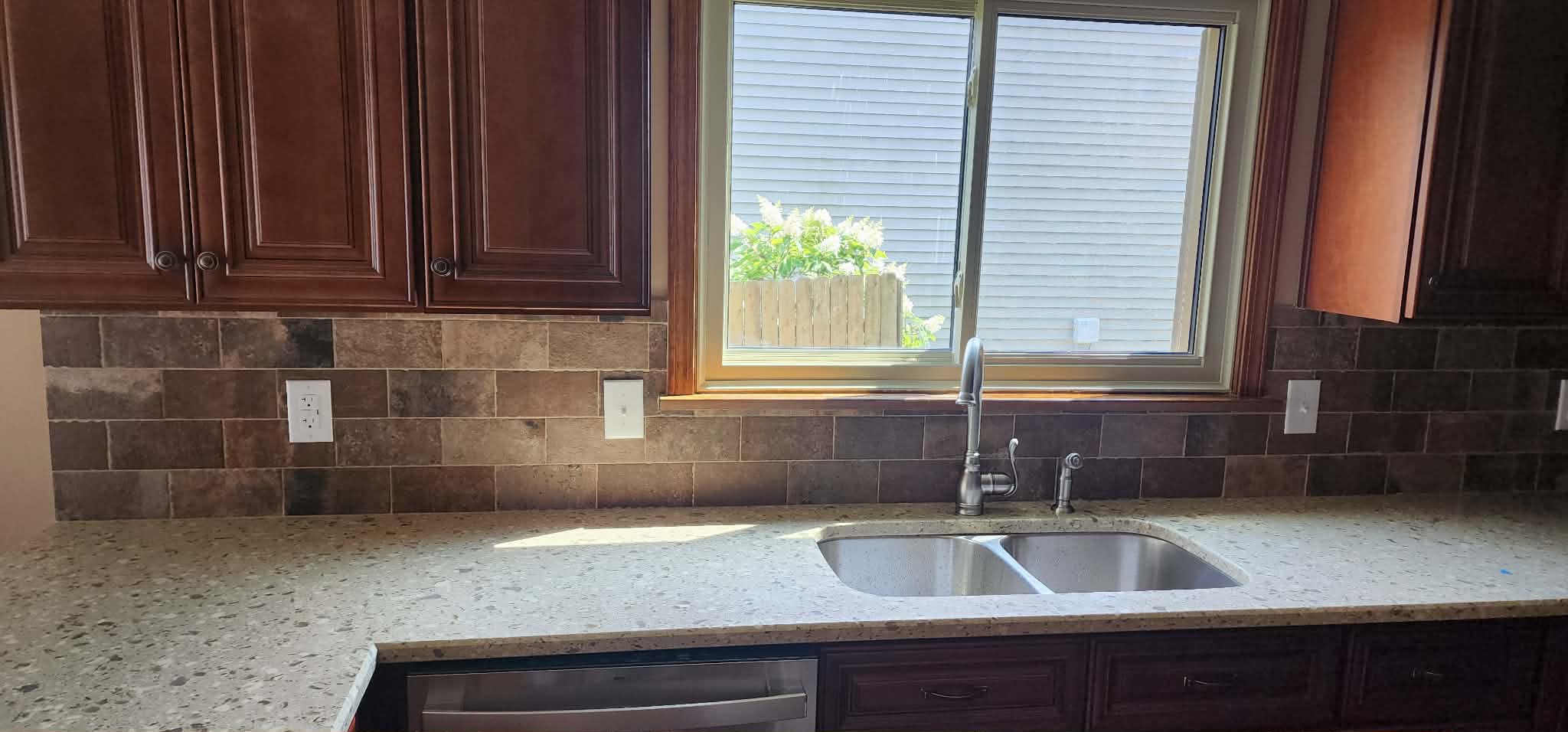Stone backsplash & granite